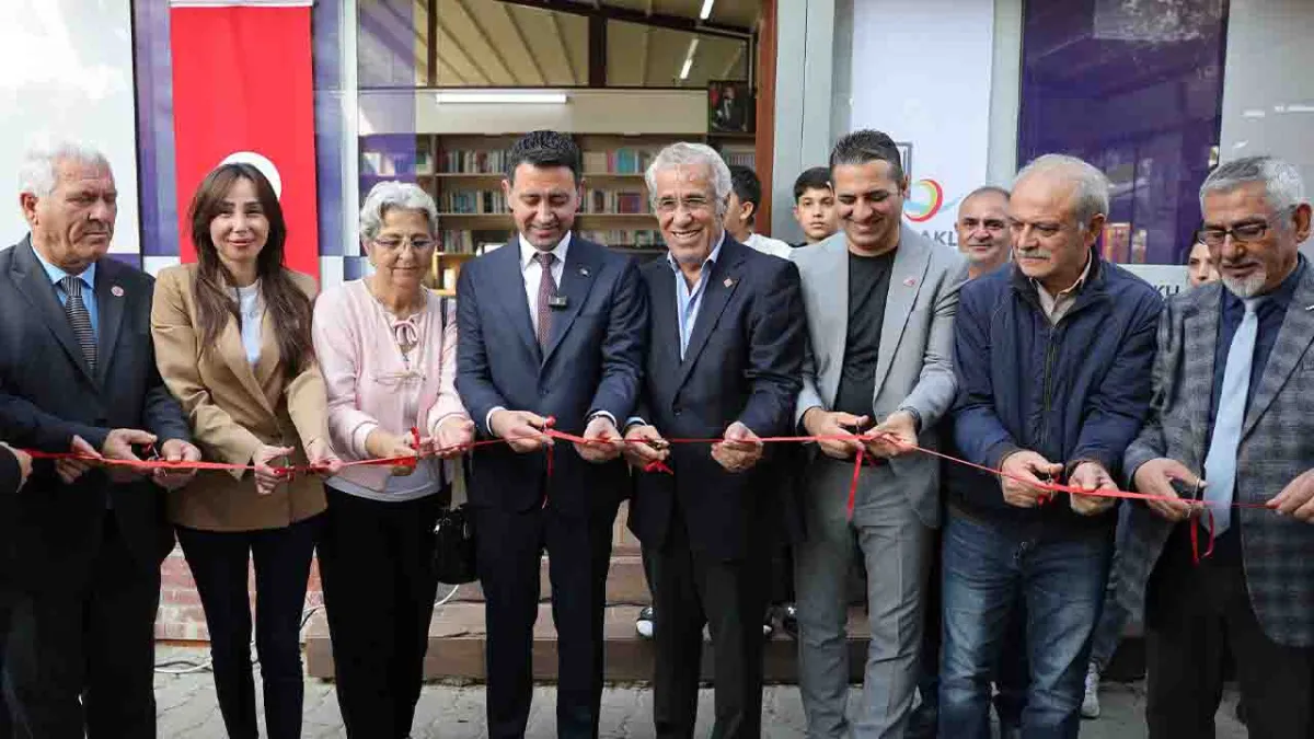 Bayraklı’da Dijital Dershane hizmete girdi