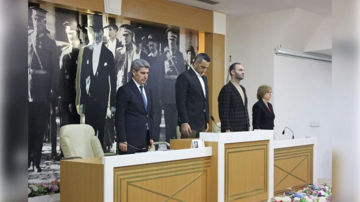 Çiğli Meclisi’nde “çöp tarifesi” tartışması: Aliağa’ya giden çöpler maliyeti artırıyor haberinin görseli