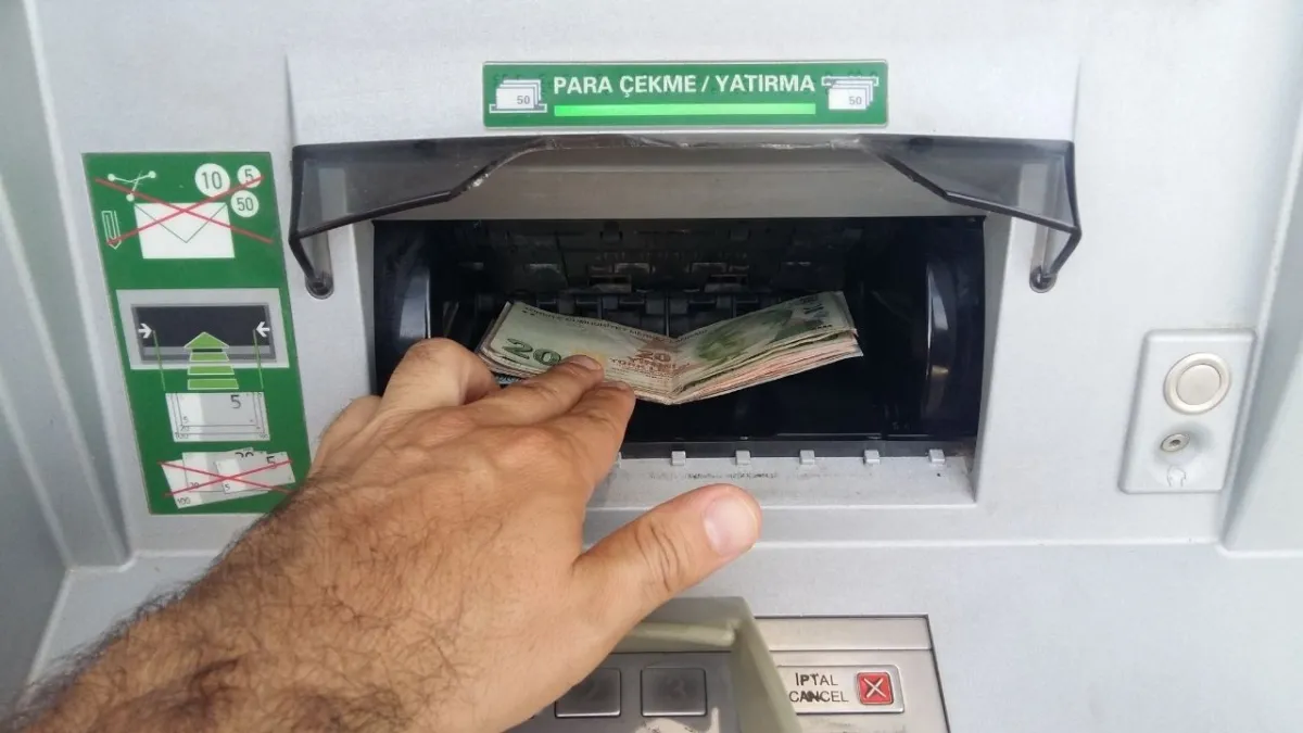 Dijitalleşme hızı nakit kullanıcılarını vuruyor: Bankamatikler tarihe mi karışıyor? haberinin görseli