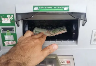 Dijitalleşme hızı nakit kullanıcılarını vuruyor: Bankamatikler tarihe mi karışıyor?