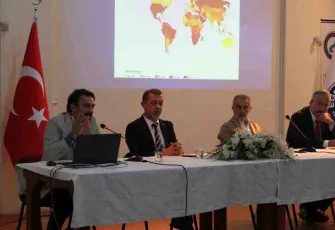 Ege Üniversitesi'nde cumhuriyetin inşasında tarım, nüfus ve ekonominin rolü tartışıldı