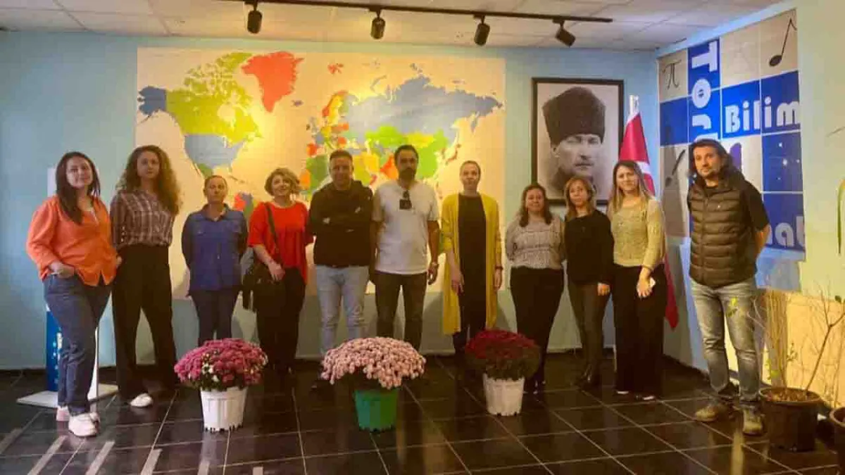 İzmir’de Harezmi Eğitim Modeli Öğretmen Eğitimleri başladı haberinin görseli