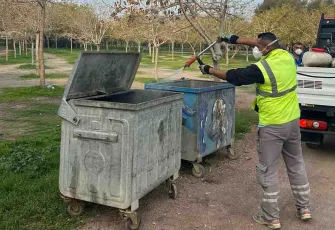 İzmir’de karasinek alarmı: İlaçlama çalışmaları tüm yıl aralıksız yapılıyor