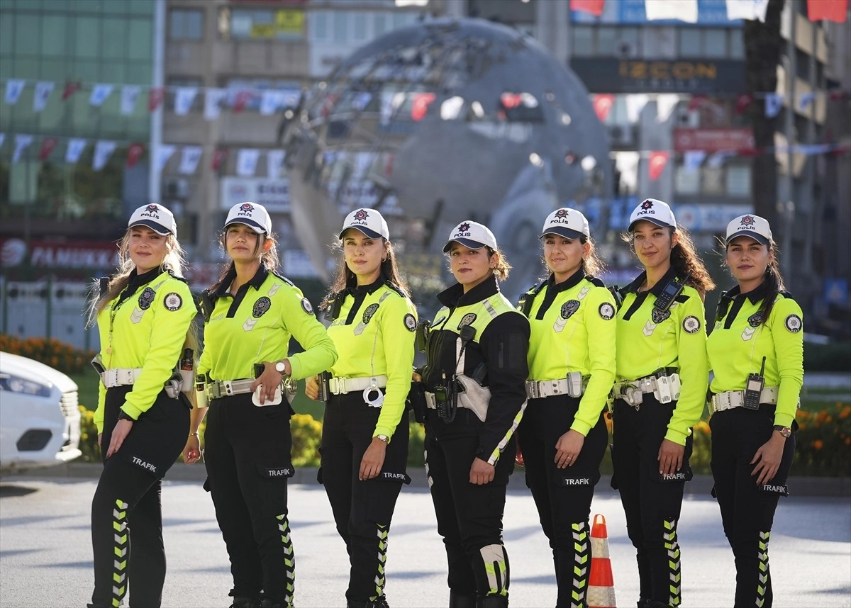 İzmir’de Trafiğe Kadın Dokunuşu başlıklı video haberin görseli