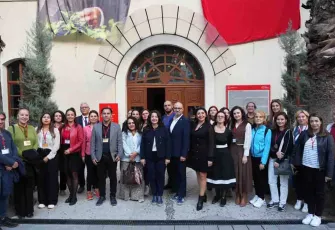 İzmir Öğretmen Akademileri kapsamında ‘Felsefe ve Düşünce Akademisi’ gerçekleştirildi