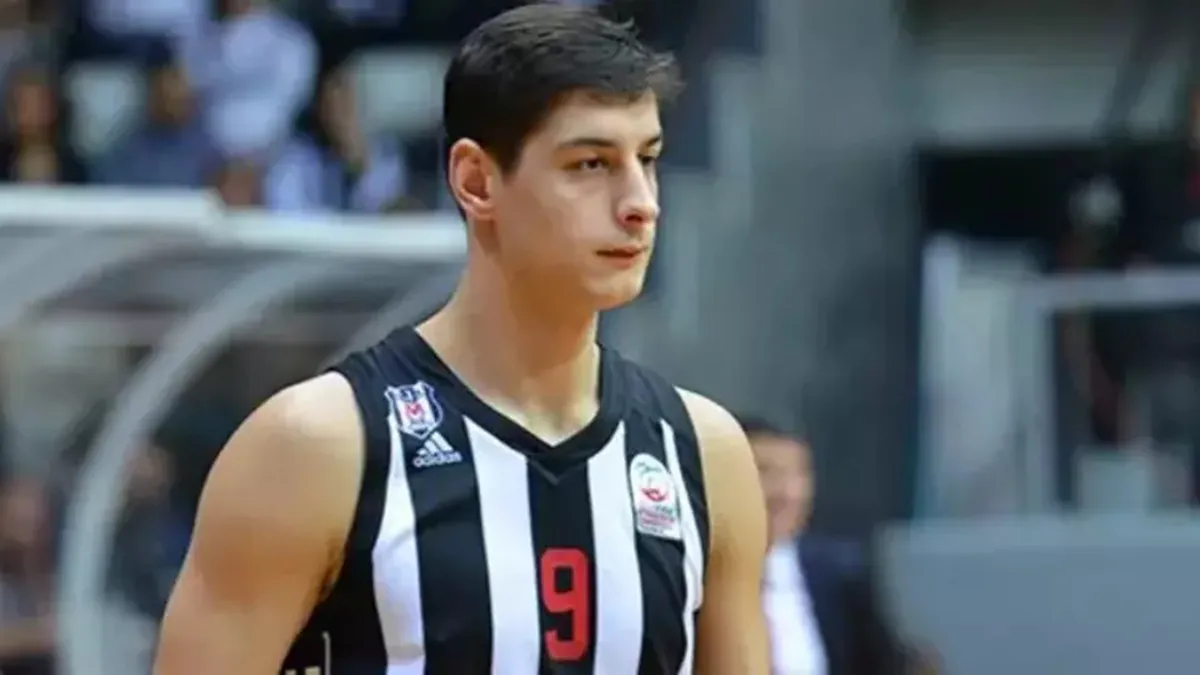 Karşıyaka’da Samet Geyik’e Acil Ameliyat haberinin görseli