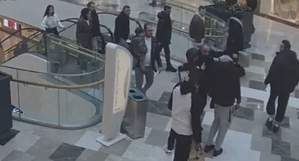 Süper Lig'in eski yıldızına AVM'de saldırı: Papy Djilobodji'ye silah çekip şemsiye fırlattı!