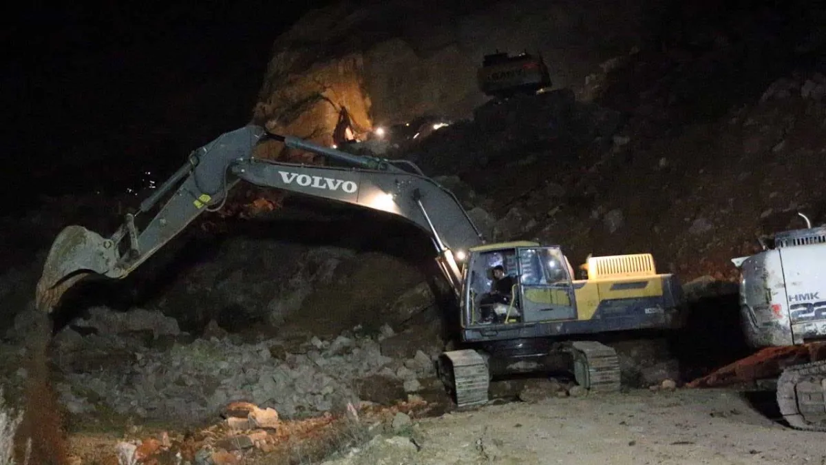 Taş ocağı şantiyesindeki göçük: 1 işçinin cesedine ulaşıldı!  haberinin görseli