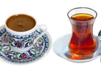Uzun yaşamın gizli formülü: Su, kahve ve çay üçlüsü ölüm riskini azaltıyor