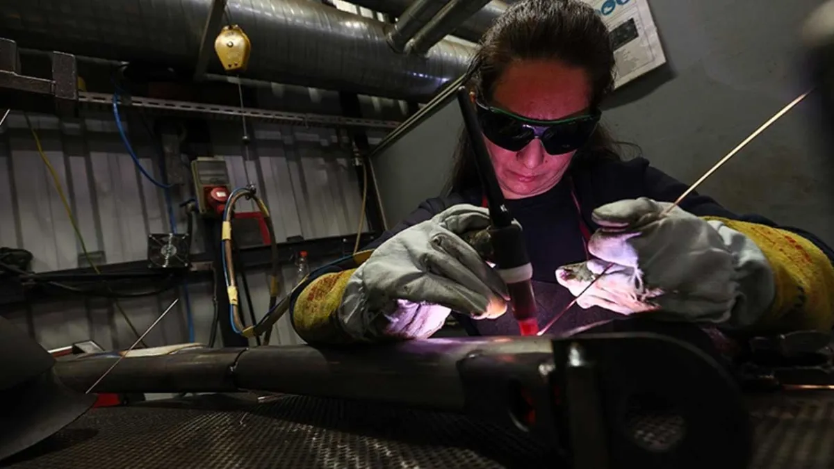 Bakan Işıkhan duyurdu: 2024'ten bugüne 92 binden fazla kadın iş hayatına katıldı haberinin görseli