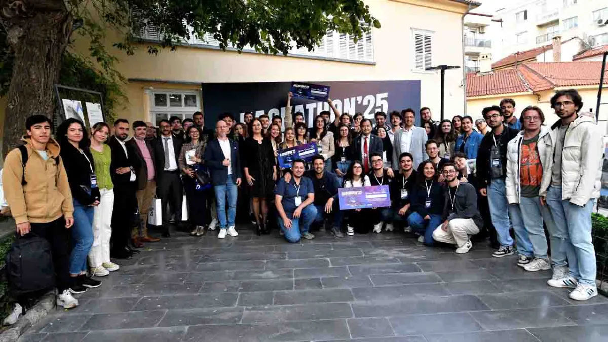 Bornova’da gençler afetlere karşı teknolojiyle çözüm üretti haberinin görseli