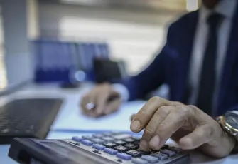 Enflasyon farkı alevlendi: Ocak 2026’da memur maaşına tarihi artış geliyor! En düşük maaş ne kadar olacak?