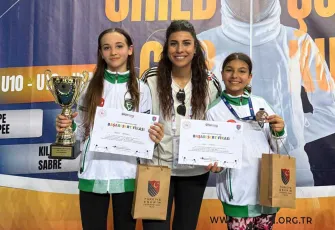 Eskrimde Hülya Balcı dikkat çekiyor