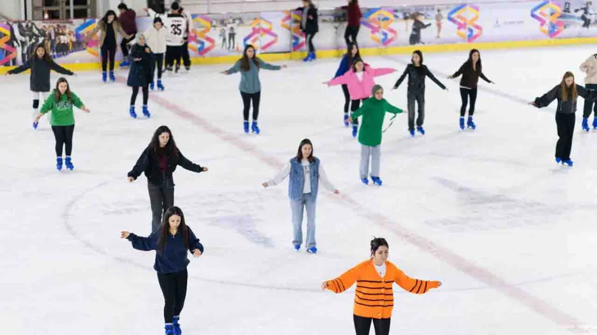 İzmir’de Buz Sporları Salonu yeni sezona hazır haberinin görseli