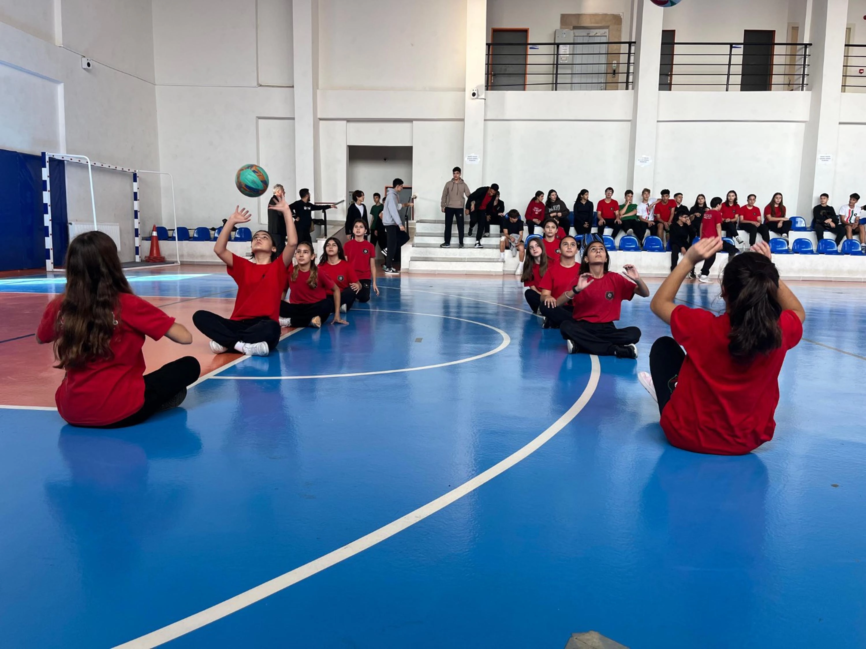 İzmir’de ilk: Spor ortaokulu geleceğin sporcularını yetiştiriyor başlıklı video haberin görseli