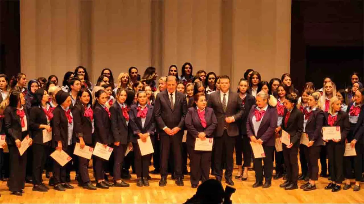 İzmir’in kadınları eşitliğe sürüyor: Kadın şoför sayısı 290’a ulaştı haberinin görseli