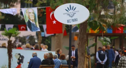 Karabağlar ‘da yenilenen Beç Parkı hizmete açıldı