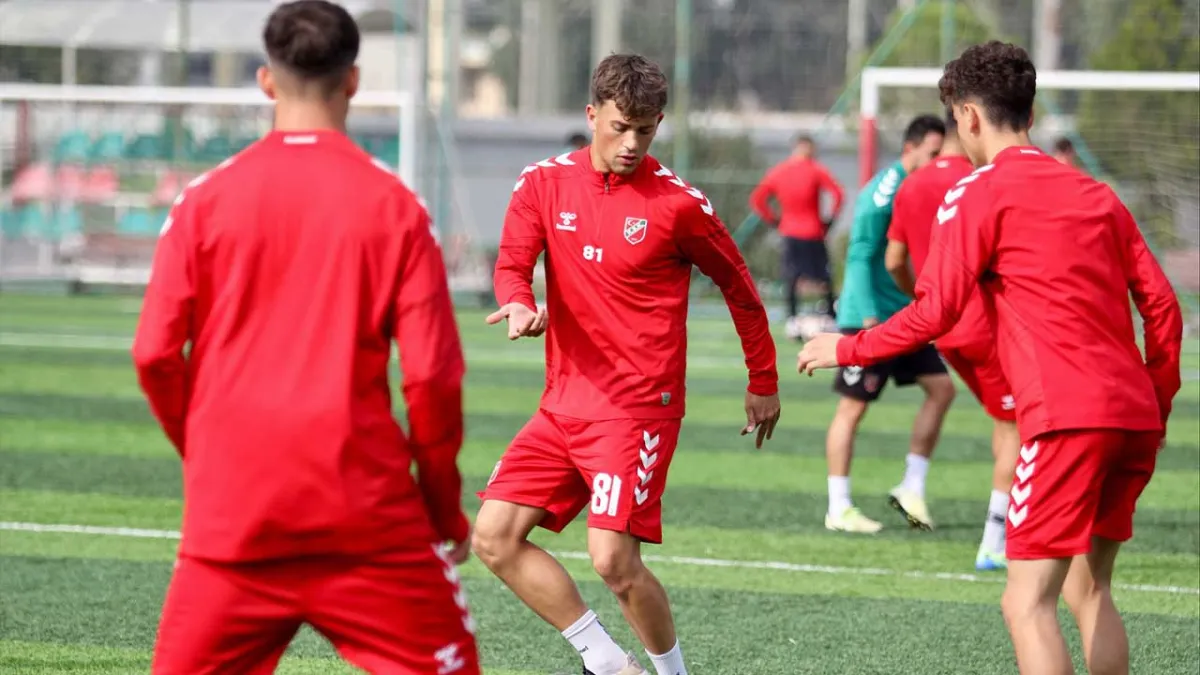 Karşıyaka, Ayvalıkgücü deplasmanına özel hazırlık yapıyor haberinin görseli