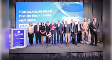 Türk Eczacıları Birliği’nden onur ve katkı ödülleri