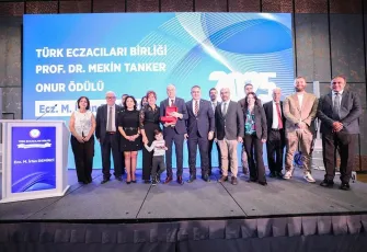 Türk Eczacıları Birliği’nden onur ve katkı ödülleri
