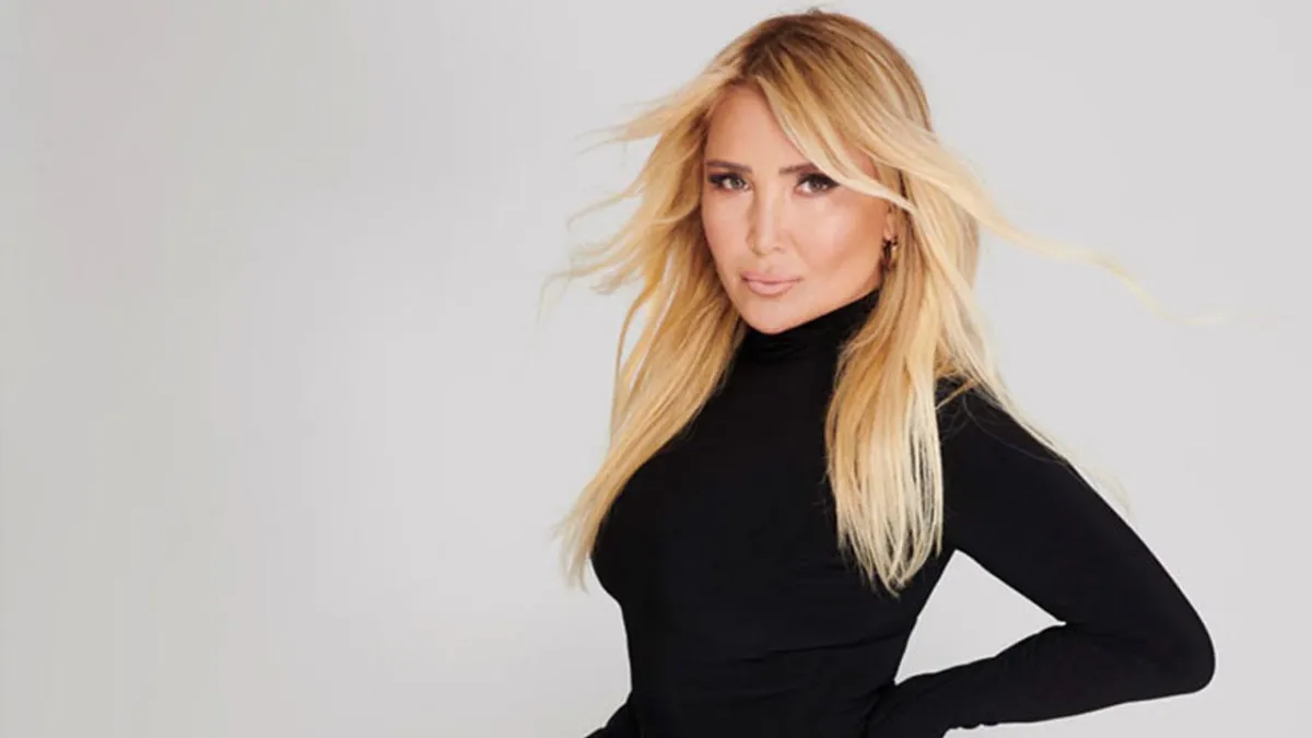 Yıllara meydan okuyor: 62 yaşındaki Yonca Evcimik genç kalmanın sırrını paylaştı haberinin görseli