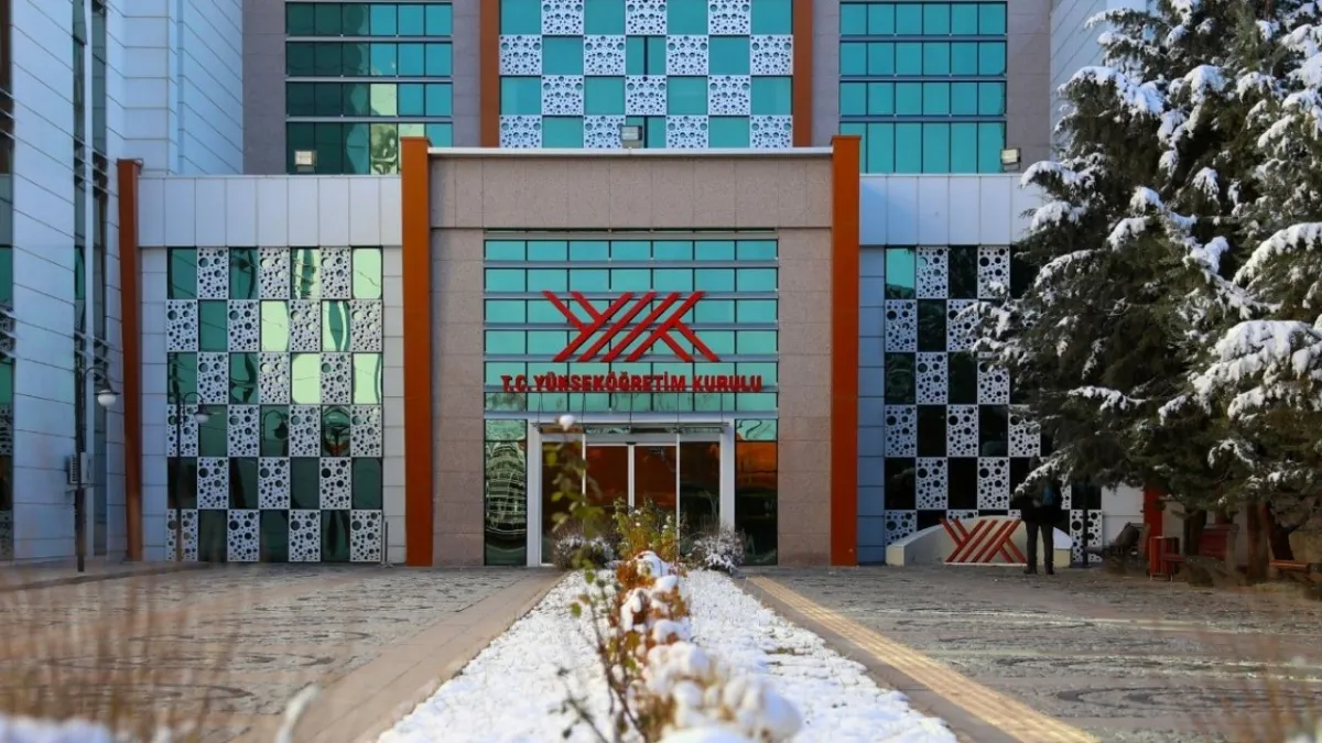 YÖK verileri şaşırttı: Türkiye’de ikinci üniversite furyası ve genç akademisyen patlaması haberinin görseli