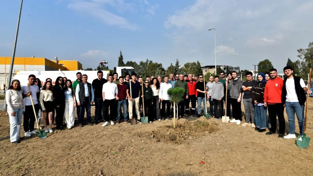 Bornova’da 120 fidan toprakla buluştu! Başkan Eşki: Her fidan, geleceğe dikilen umuttur haberinin görseli