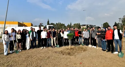 Bornova’da 120 fidan toprakla buluştu! Başkan Eşki: Her fidan, geleceğe dikilen umuttur