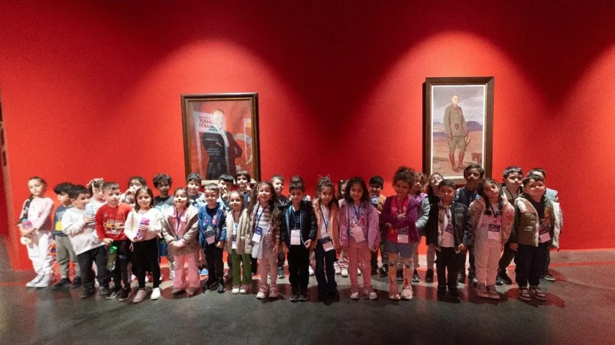 Cumhuriyet’ten 10 Kasım’a uzanan yolculuk: Yuvamız İzmir çocuklarından duygu dolu sergi haberinin görseli