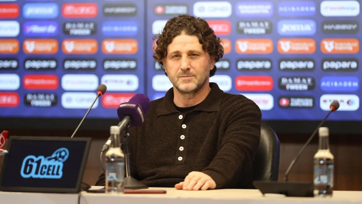 Fatih Tekke beraberliği değerlendirdi: Kötü bir maç, kaybedilmiş 2 puan haberinin görseli