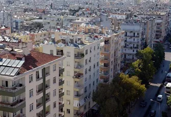 Komşusunun balkonuna halı silkeledi :Hapis cezası aldı!