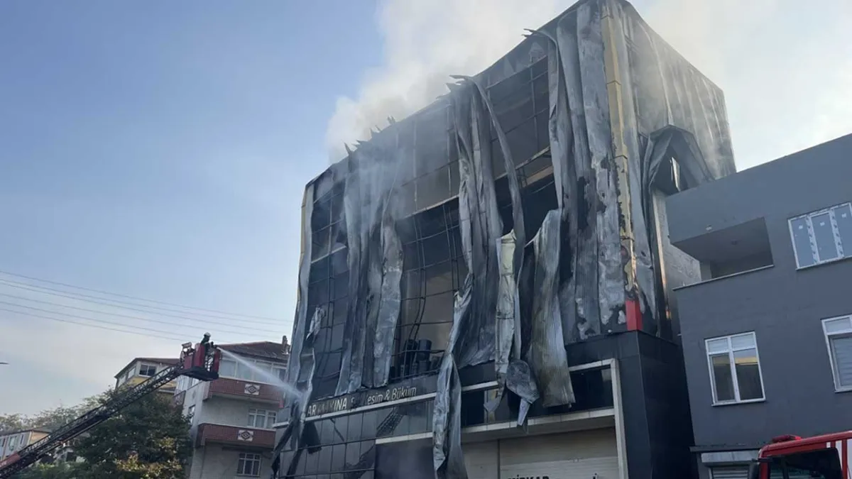Parfüm deposunda yangın: 6 kişi hayatını kaybetti haberinin görseli