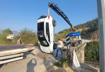 Amasya’da ters dönen otomobildeki 2 çocuk, diğer sürücüler tarafından kurtarıldı