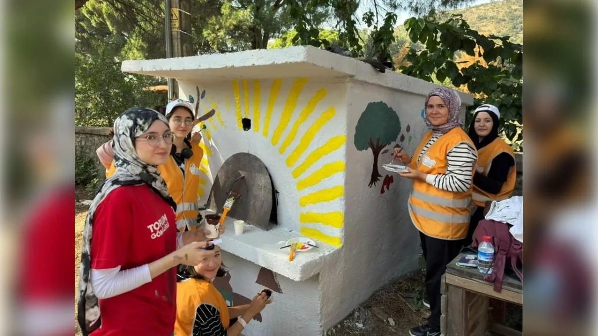 Birgi’de gençlerden gönüllülük dayanışması haberinin görseli