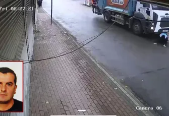 Çöp kamyonunun altında kalan işçi hayatını kaybetti
