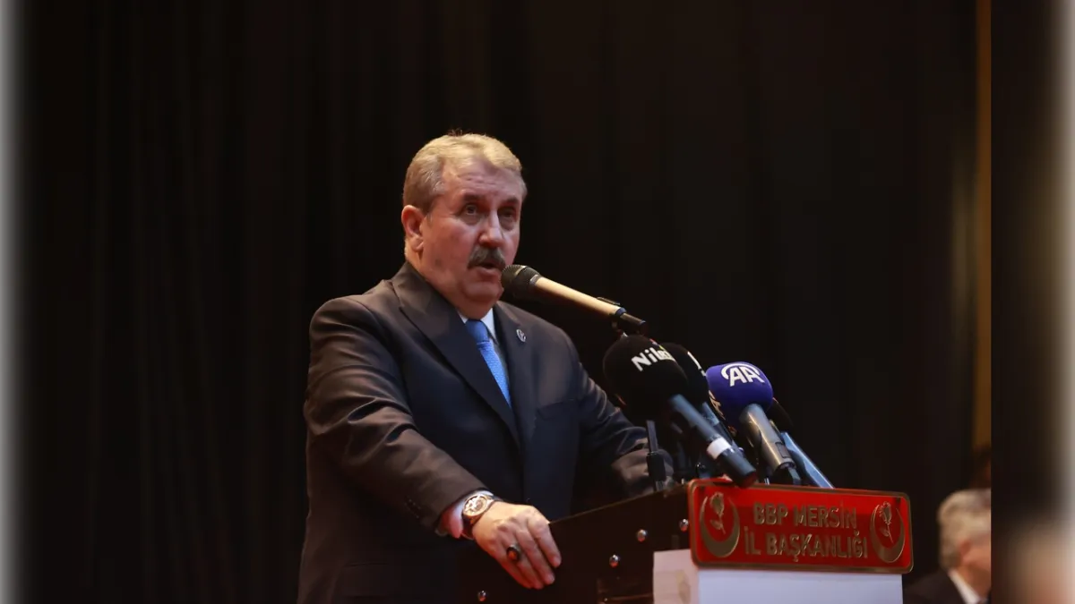 Destici: Türk bayrağına karşı olan benim düşmanımdır haberinin görseli