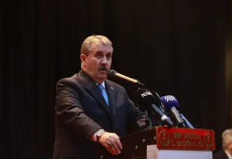 Destici: Türk bayrağına karşı olan benim düşmanımdır