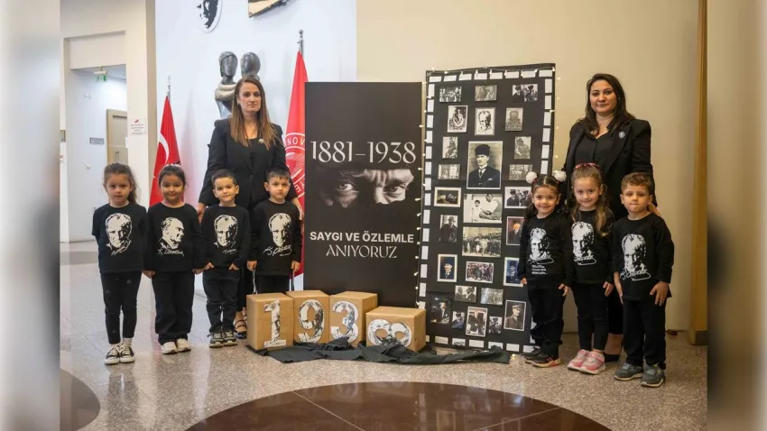 Bornova’da minik yüreklerden Atatürk’e duygusal anma töreni