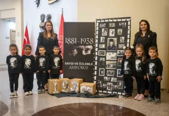 Bornova’da minik yüreklerden Atatürk’e duygusal anma töreni