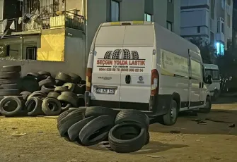 İzmir Karşıyaka’da panelvanda kompresör patladı: 2 kişi yaralandı