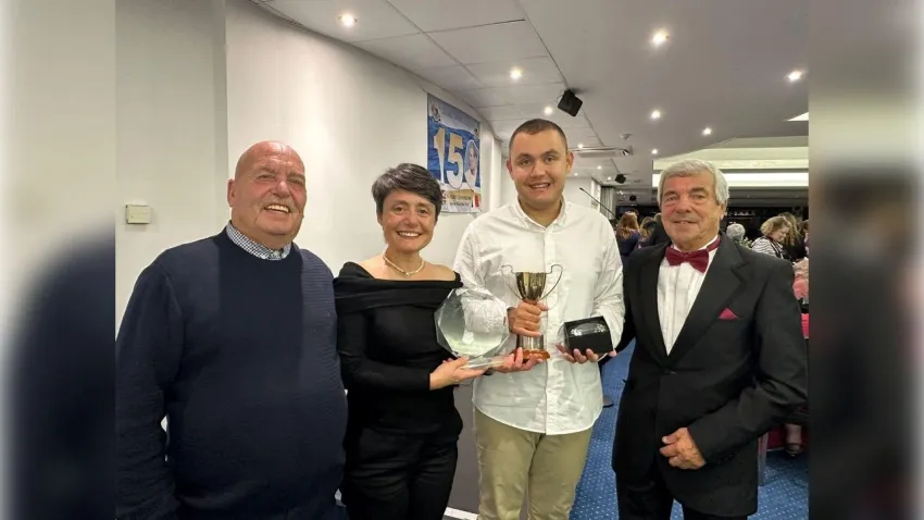 İzmirli Yüzücü Tuna Tunca Manş Denizi’ni geçerek Türkiye’nin gururu oldu