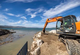 İZSU'dan Yarımada'da dere temizliği