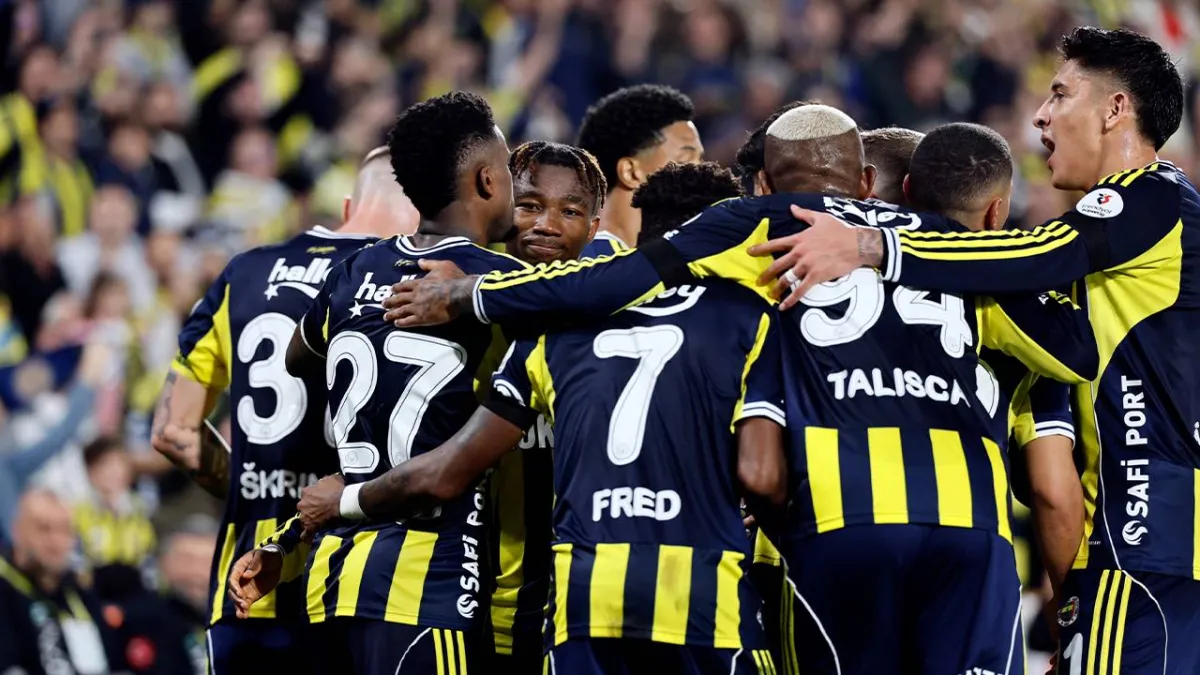 Ligde yenilmeyen tek takım Fenerbahçe: Lider Galatasaray’la Liderle fark 1 puana düştü haberinin görseli