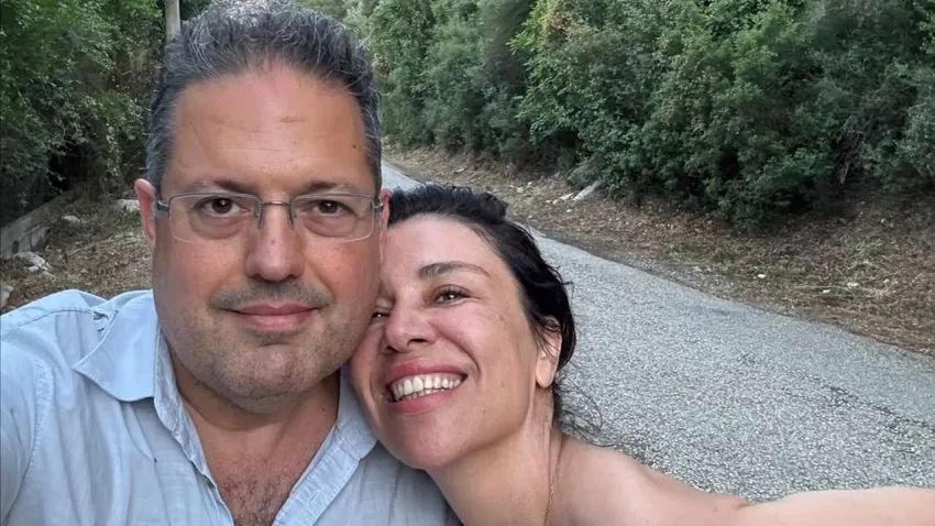 Oyuncu Yeşim Ceren Bozoğlu, ilk aşkıyla 30 yıl sonra kavuştu haberinin görseli