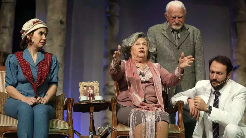 Ağaçlar Ayakta Ölür Tiyatro Oyunu İzmir’de sahne alacak haberinin görseli