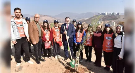 AK Parti İzmir’den Yeşil Hamle: 23 yılda 74 milyon fidan toprakla buluştu