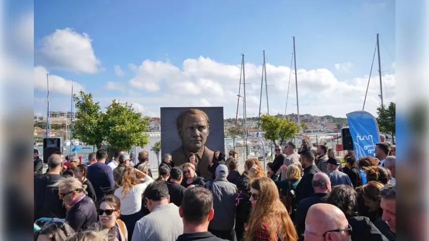 Çeşme’de Atatürk Sevgi, Minnet ve Sanatla Anıldı