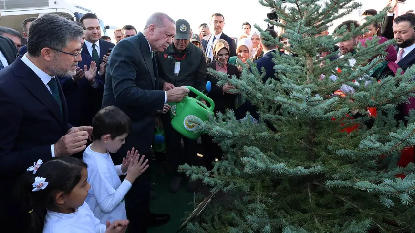 Cumhurbaşkanı Erdoğan: Son 23 yılda 7,5 milyar fidan diktik, ormanlarımızı yüzde 30'a çıkardık haberinin görseli