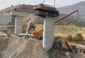 Diyarbakır'da viyadük inşaatında çökme: 3 işçi hayatını kaybetti, 2 işçi yaralandı