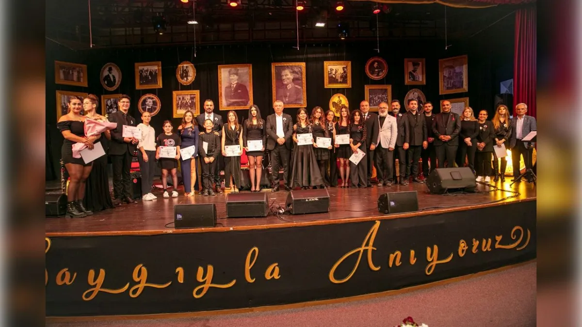 Güzelbahçe’nin Genç Şampiyonları Atatürk için sahnedeydi haberinin görseli